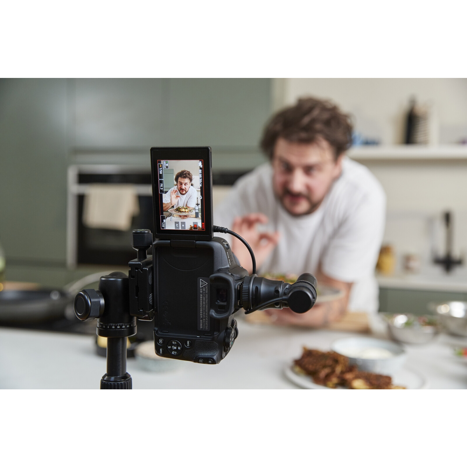 Canon EOS R50 (Black) + RF-S 18-45mm IS STM Creator Kit - Imagen 10