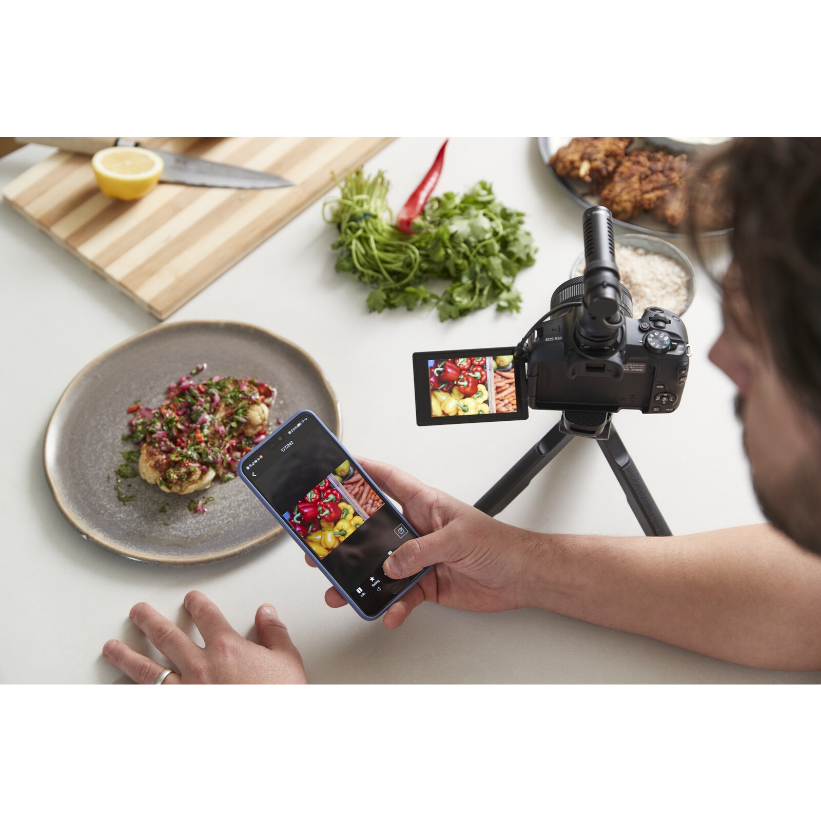 Canon EOS R50 (Black) + RF-S 18-45mm IS STM Creator Kit - Imagen 12