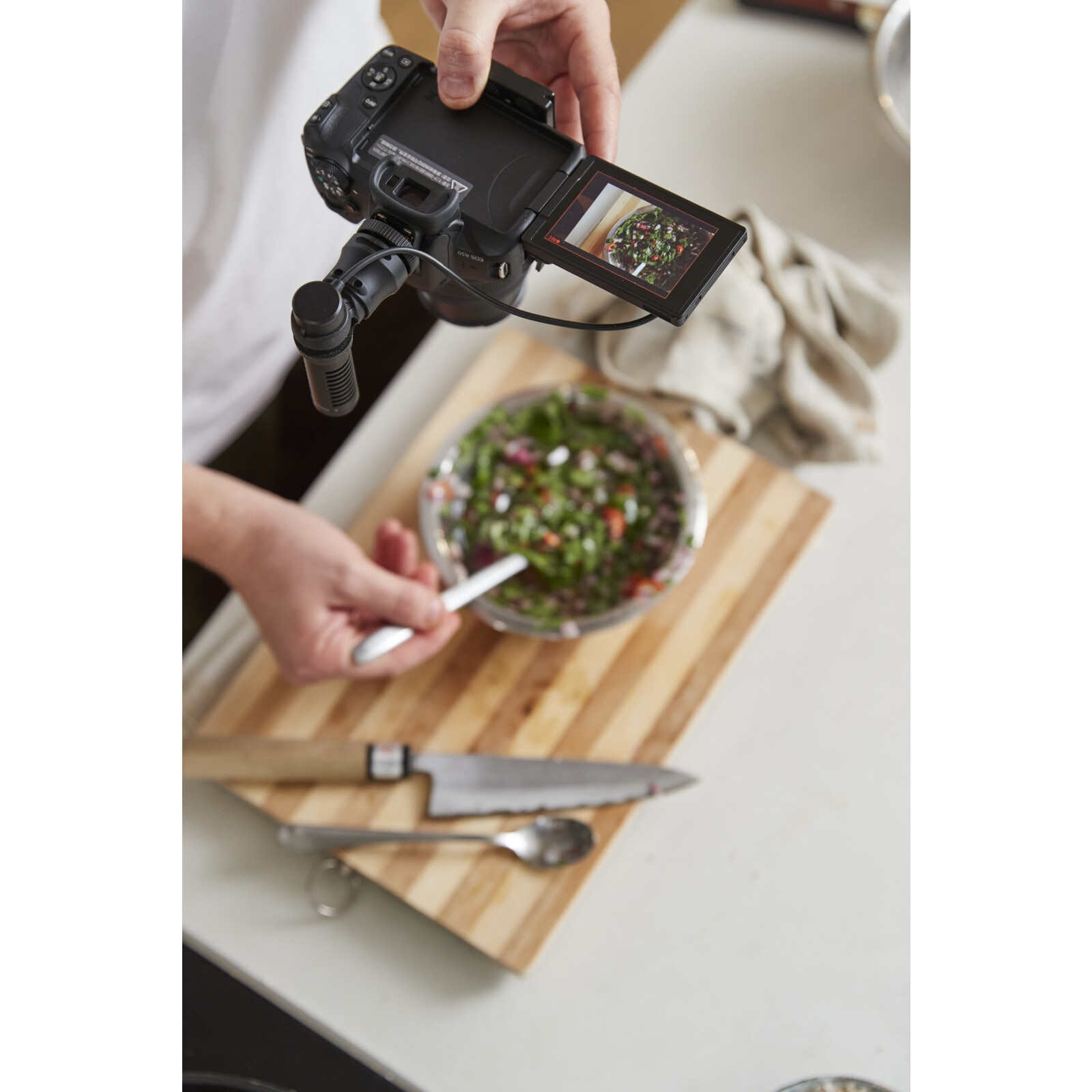 Canon EOS R50 (Black) + RF-S 18-45mm IS STM Creator Kit - Imagen 15