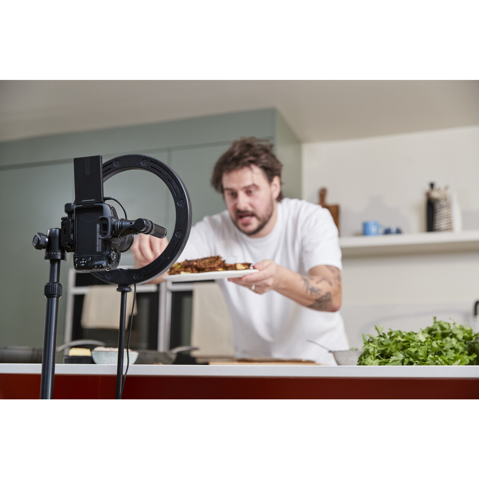 Canon EOS R50 (Black) + RF-S 18-45mm IS STM Creator Kit - Imagen 16